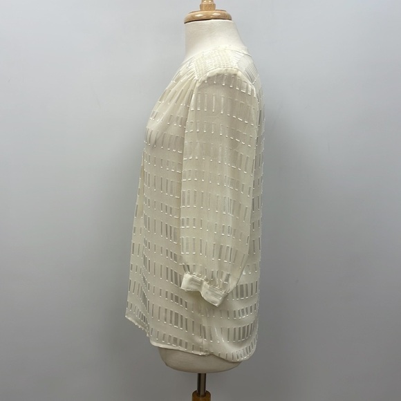 Ann Taylor Geometric Chiffon 3/4 Sleeve Split V-Neck Blouse White XS - Picture 4 of 9